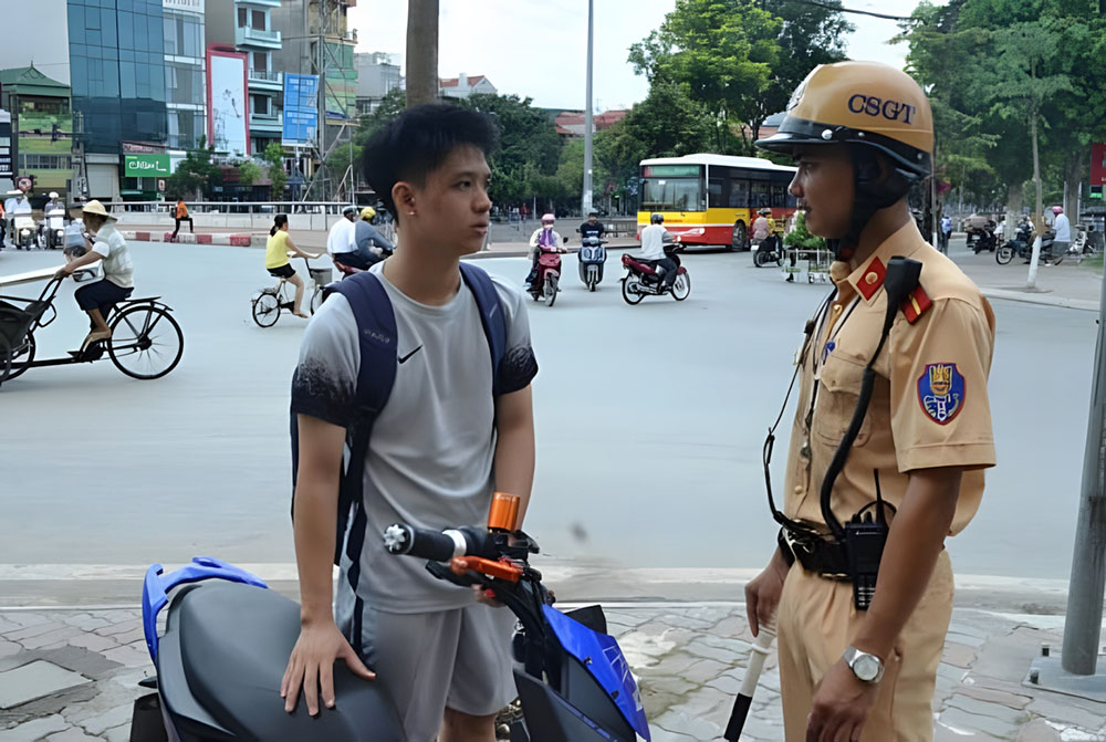 Giải đáp 15 tuổi có được đi xe máy điện không