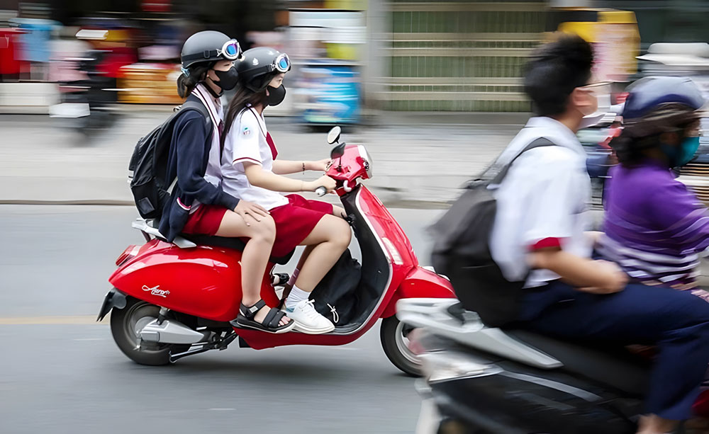 Giải đáp 15 tuổi có được đi xe máy điện không