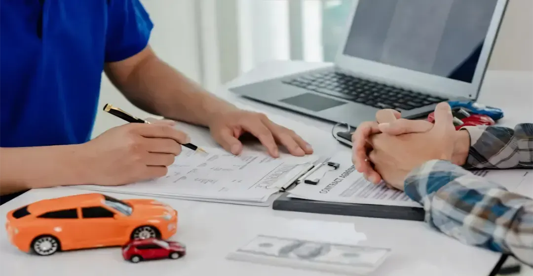 Cân nhắc nên mua xe trả góp hay vay ngân hàng