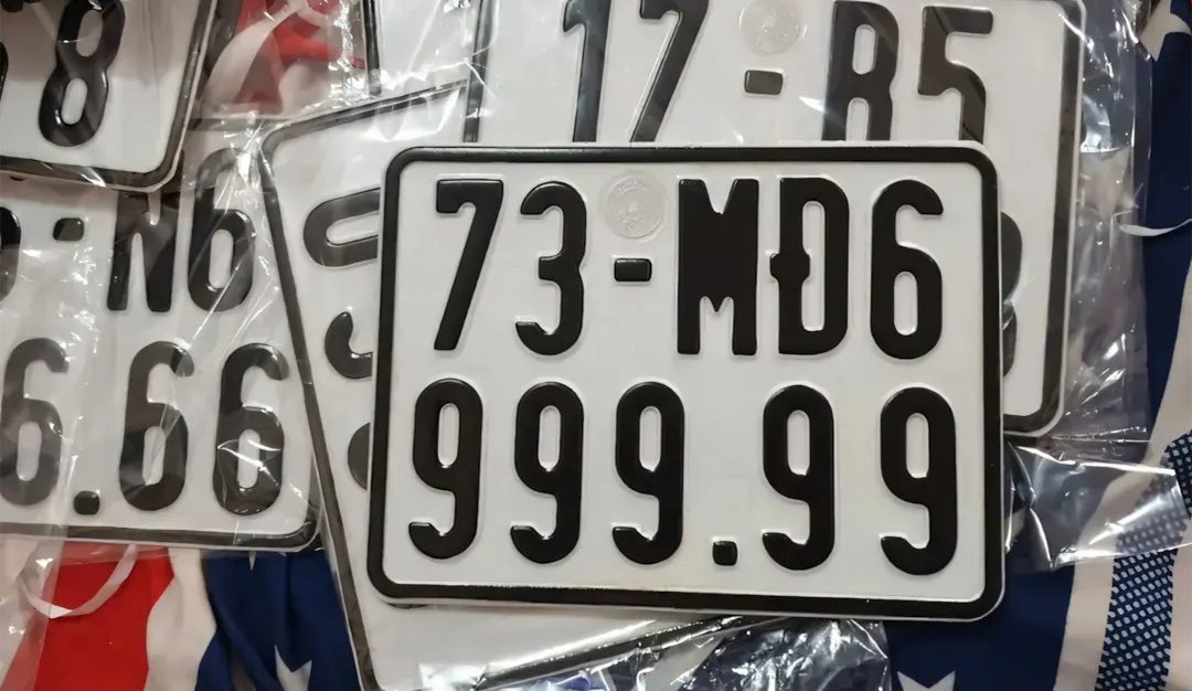 Có cần phải gắn biển số khi đi xe máy điện không?