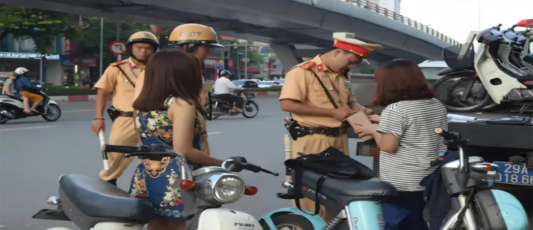 Các quy định về độ tuổi điều khiển xe máy điện