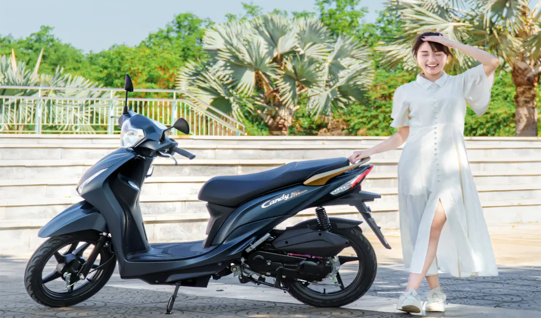 Giải đáp gạt chân chống tắt máy có hại không