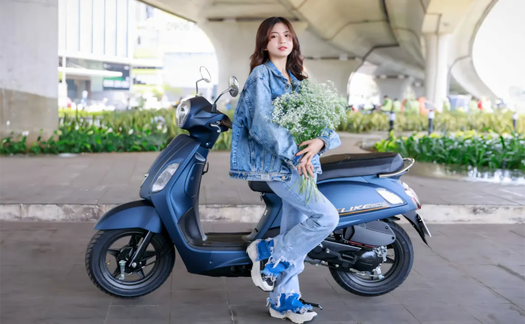 Giải đáp gạt chân chống tắt máy có hại không