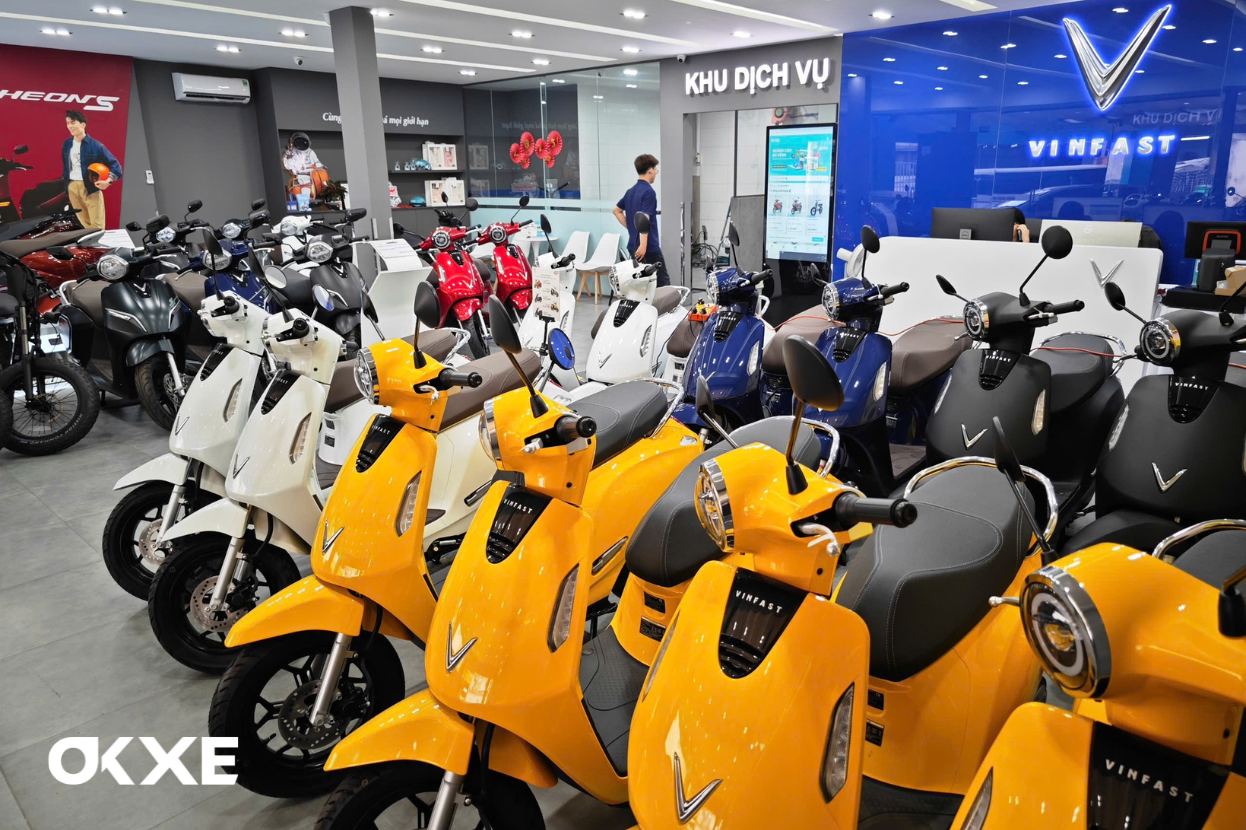 Xe máy điện VinFast tại trạm OKXE
