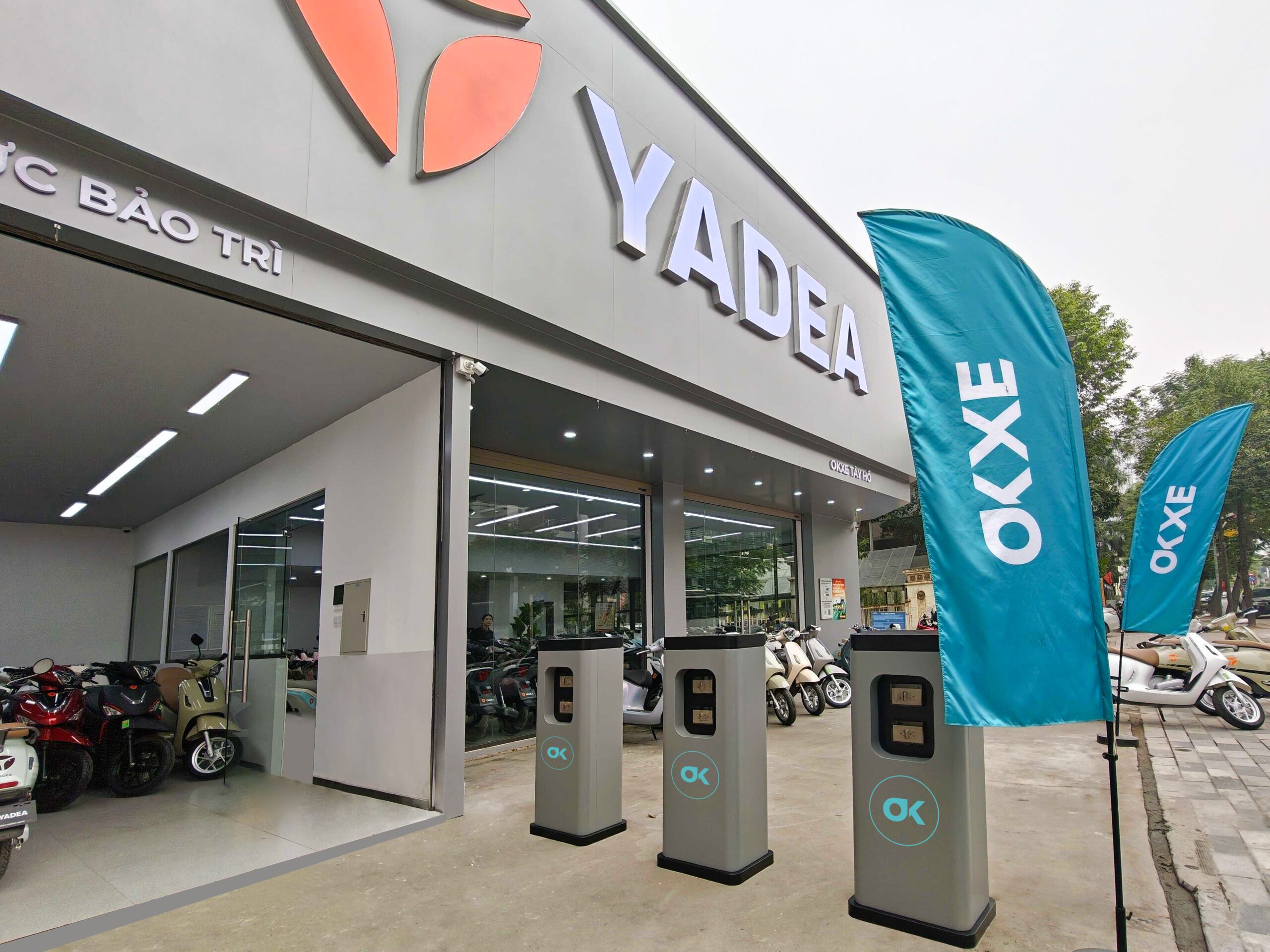 Trụ sạc pin xe máy điện miễn phí của OKXE tại Hà Nội Trụ sạc pin xe máy điện miễn phí của OKXE tại Hà Nội