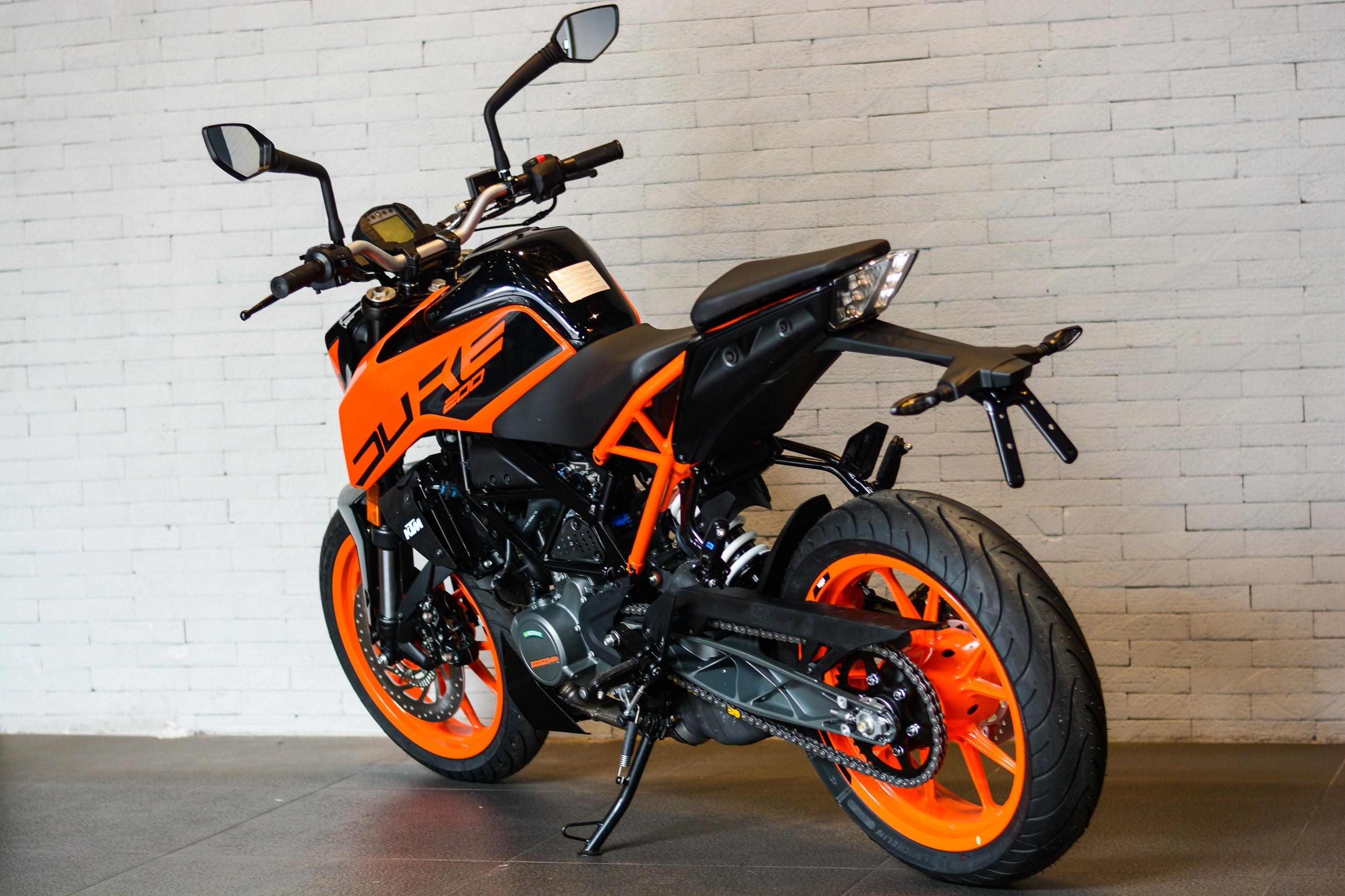 KTM Duke 200 2023 có gì hấp dẫn với giá gần 140 triệu đồng?