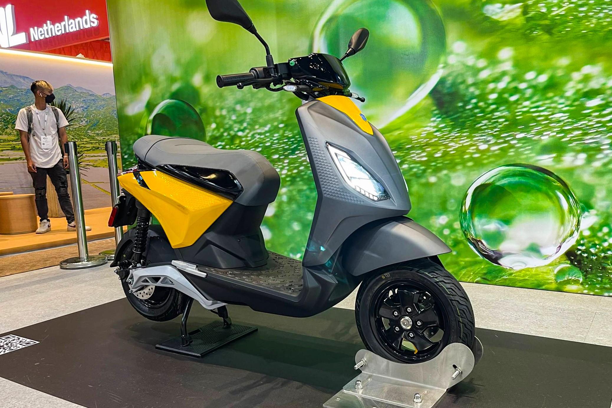 Xe điện Piaggio One ra mắt, giá đắt hơn VinFast Theon