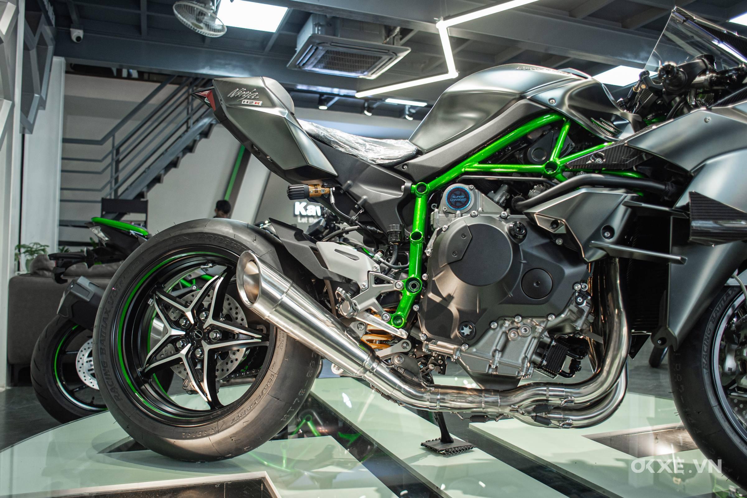 Kawasaki Ninja H2R 2023 đầu tiên về Việt Nam giá 1,83 tỷ đồng