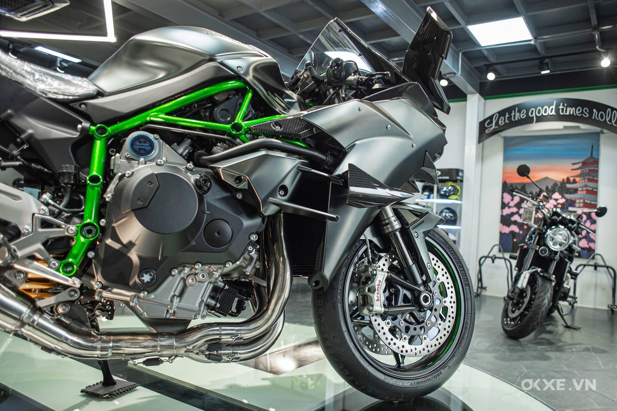 Kawasaki Ninja H2R 2023 đầu tiên về Việt Nam giá 1,83 tỷ đồng