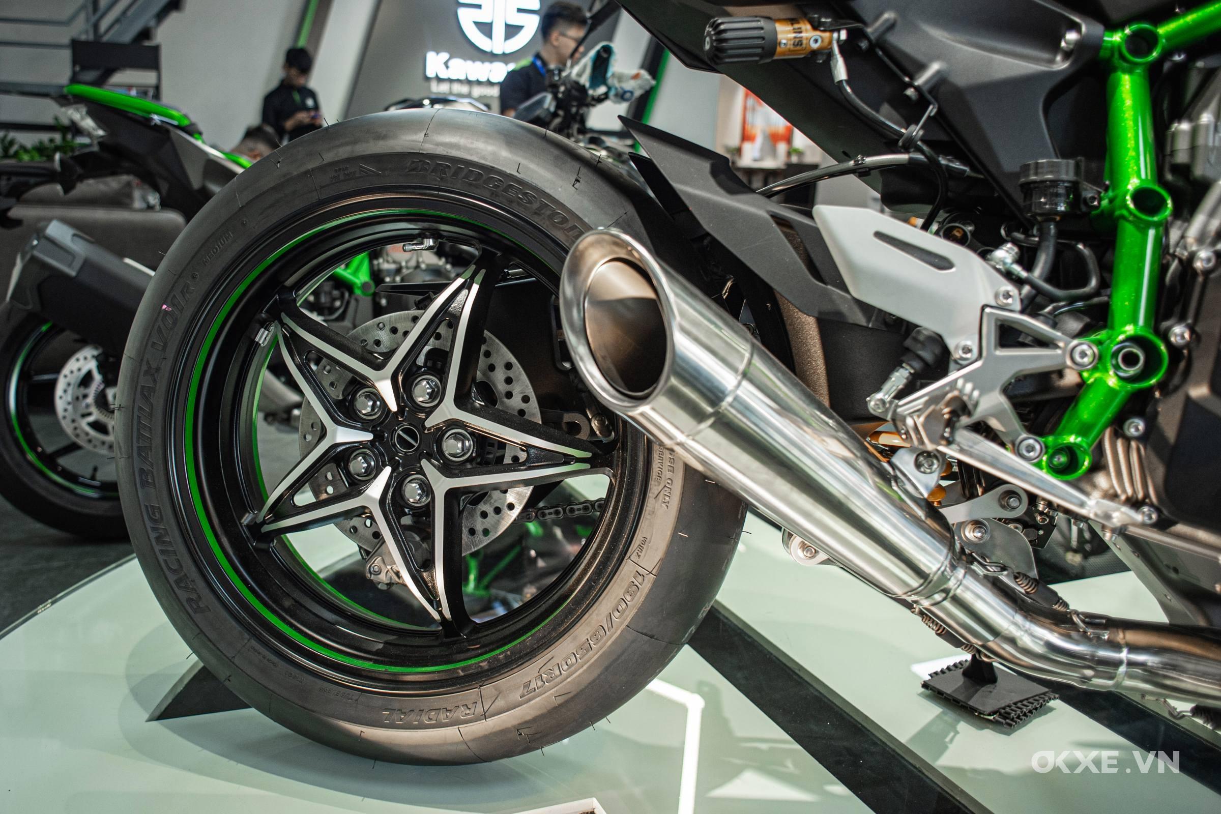 Kawasaki Ninja H2R 2023 đầu tiên về Việt Nam giá 1,83 tỷ đồng