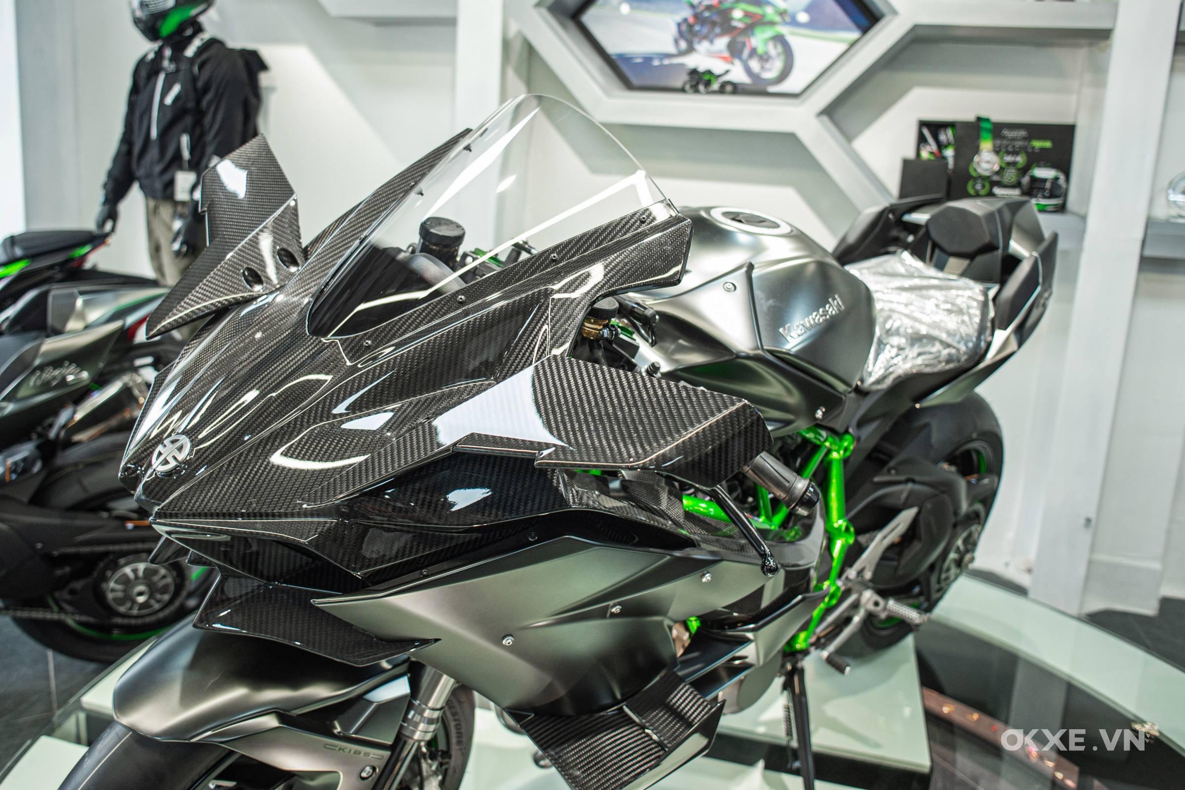 Kawasaki Ninja H2R 2023 đầu tiên về Việt Nam giá 1,83 tỷ đồng