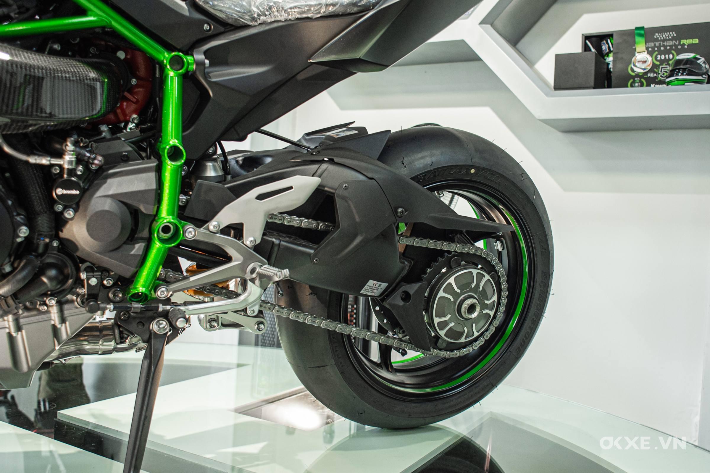 Kawasaki Ninja H2R 2023 đầu tiên về Việt Nam giá 1,83 tỷ đồng