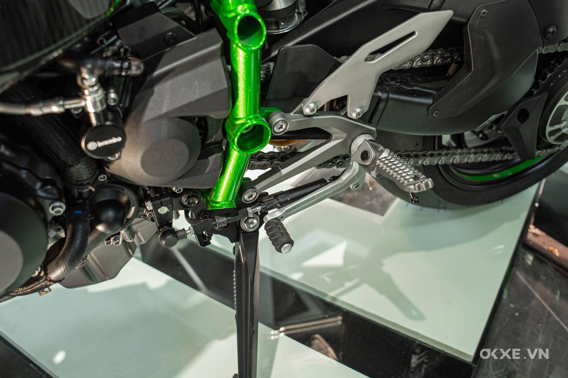 Kawasaki Ninja H2R 2023 đầu tiên về Việt Nam giá 1,83 tỷ đồng