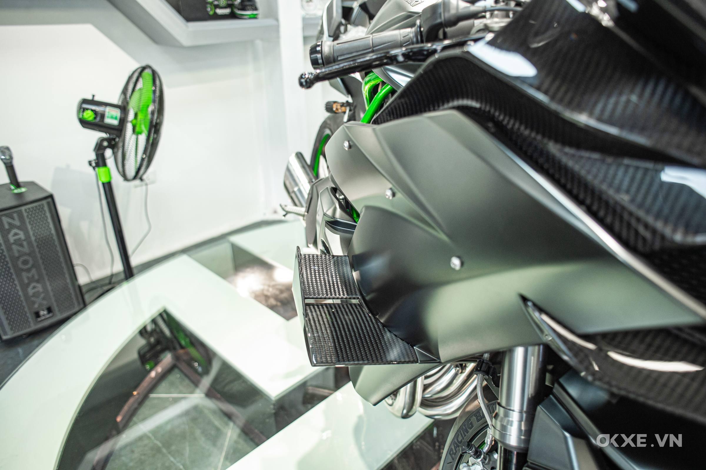 Kawasaki Ninja H2R 2023 đầu tiên về Việt Nam giá 1,83 tỷ đồng