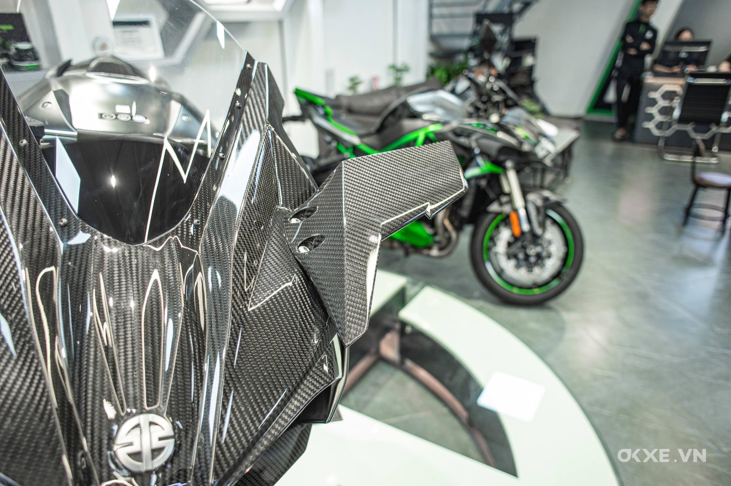Kawasaki Ninja H2R 2023 đầu tiên về Việt Nam giá 1,83 tỷ đồng