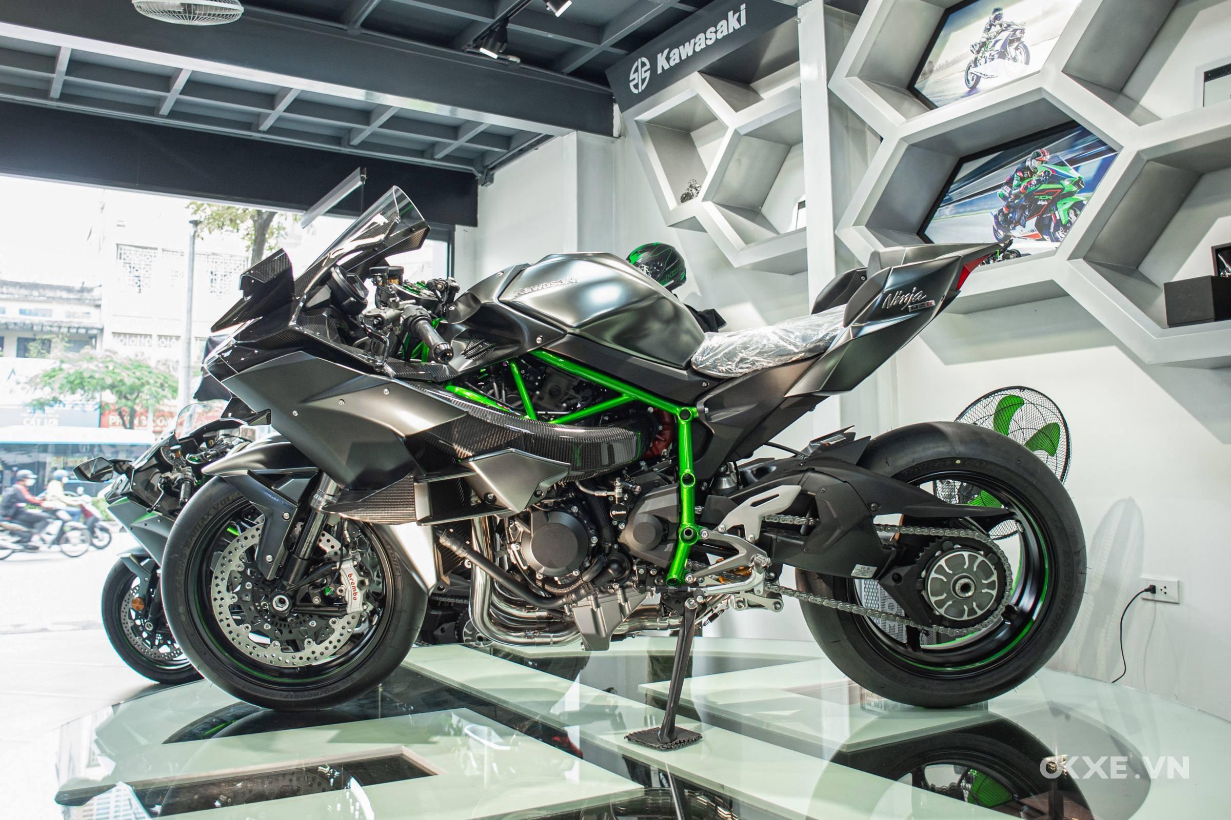 Kawasaki Ninja H2R 2023 đầu tiên về Việt Nam giá 1,83 tỷ đồng