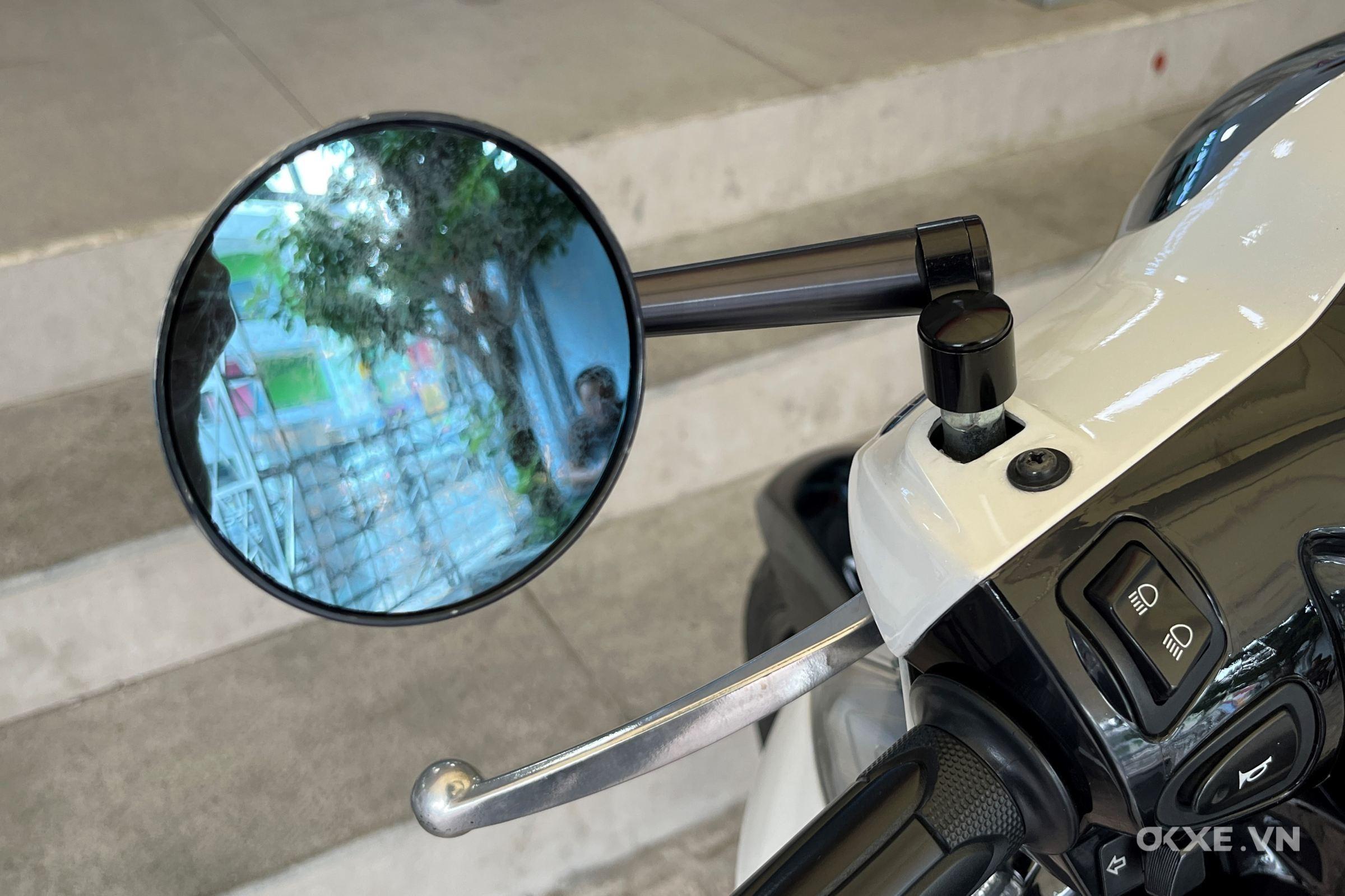 Lỗi xe máy không gương chiếu hậu bị phạt bao nhiêu?
